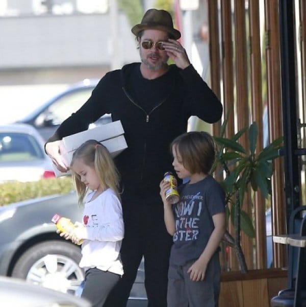 o brad pitt einai o pio cool mpampas didymwn