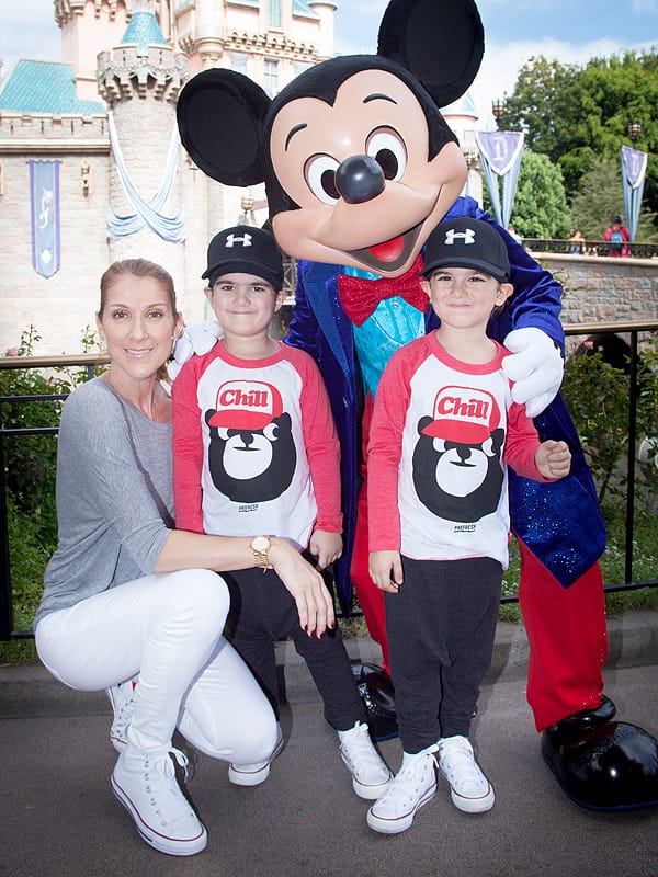 Τα δίδυμα της Celine Dion στην Disneyland 4 i celine dion diaskedase sti disneyland me ta didyma tis