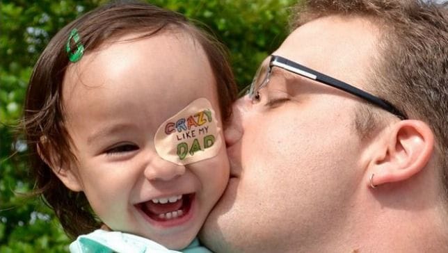 Super dad: Ζωγραφίζει κάθε μέρα έναν επίδεσμο για την κόρη του! 1 eyepatches