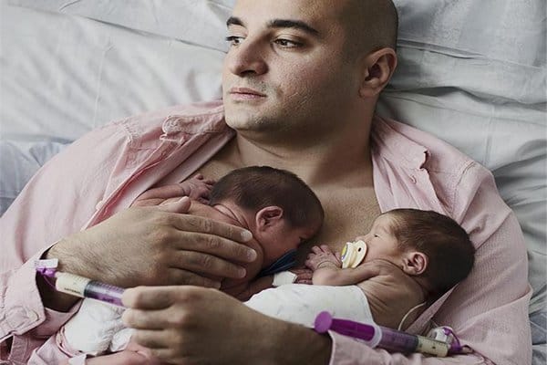 Υπέροχοι μπαμπάδες διδύμων στη Σουηδία! 2 μπαμπάδες διδύμων