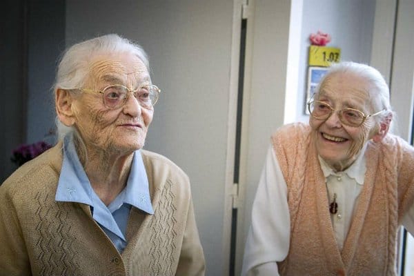 Twins live longer