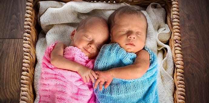 Twins idia kounia