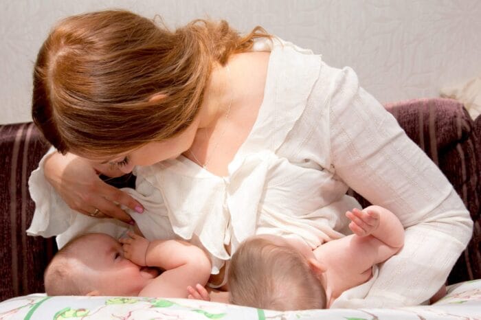 twins breadfeeding