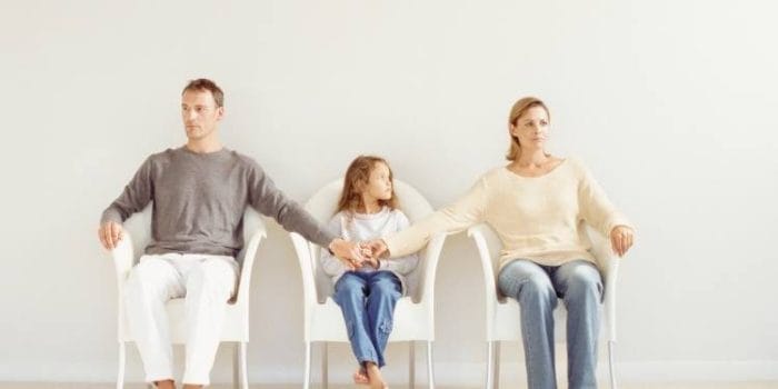 Διαζύγιο: Πώς ενημερώνουμε το παιδί για την απόφαση των γονιών του 1 pos milame paidia gia diazygio 750x375