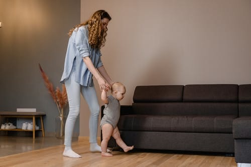 4 tips για να διευκολύνετε τα δίδυμα μωρά στα πρώτα τους βήματα 1 4 tips για να διευκολύνετε τα δίδυμα μωρά στα πρώτα τους βήματα