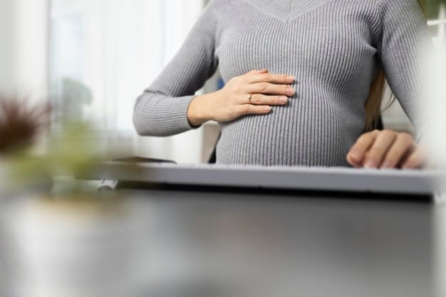 Έγκυος σε δίδυμα: Τι πρέπει να προσέξει η εργαζόμενη μέλλουσα μαμά 2 Έγκυος σε δίδυμα: Τι πρέπει να προσέξει η εργαζόμενη μέλλουσα μαμά