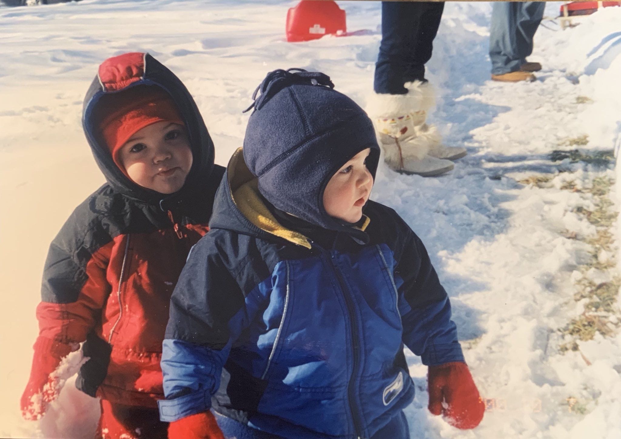 Πώς πρέπει να ντύνουμε τα διδυμάκια μας όταν κάνει κρύο;
