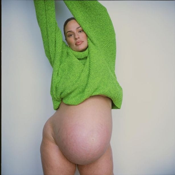 Οι πόζες της Ashley Graham με φουσκωμένη κοιλιά πριν γεννήσει τα δίδυμα θα μείνουν στην ιστορία! 1 Οι πόζες της Ashley Graham με φουσκωμένη κοιλιά πριν γεννήσει τα δίδυμα θα μείνουν στην ιστορία!