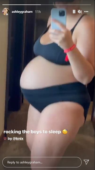 Οι πόζες της Ashley Graham με φουσκωμένη κοιλιά πριν γεννήσει τα δίδυμα θα μείνουν στην ιστορία! 2 210923105009 ashley graham