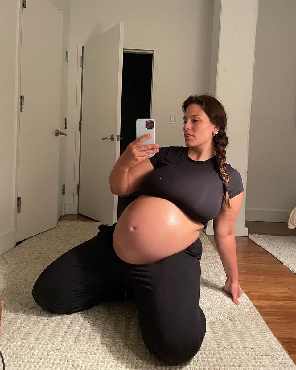 Οι πόζες της Ashley Graham με φουσκωμένη κοιλιά πριν γεννήσει τα δίδυμα θα μείνουν στην ιστορία! 3 Οι πόζες της Ashley Graham με φουσκωμένη κοιλιά πριν γεννήσει τα δίδυμα θα μείνουν στην ιστορία!