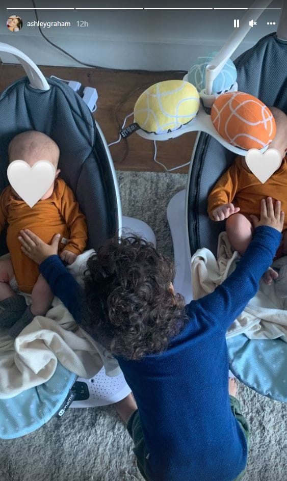 H Ashley Graham μάς δείχνει τα νεογέννητα δίδυμά της και στέλνει μήνυμα υπέρ του θηλασμού 3 grahamtwins 51a6