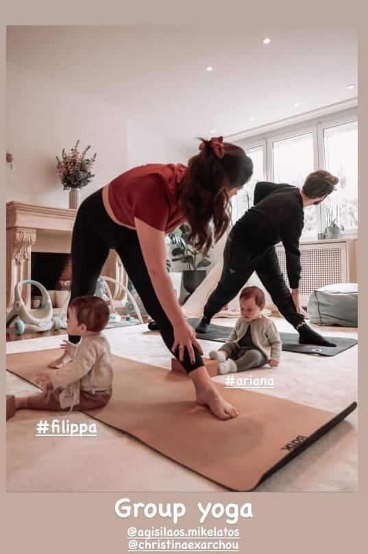 Η Χριστίνα Μπόμπα κάνει yoga με τα δίδυμα - Η φωτο που έκανε χαμό στο Instagram 2 yoga