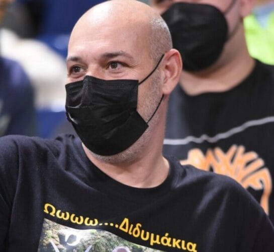 Έλληνας μπαμπάς βρήκε τον καλύτερο τρόπο για να γιορτάσει τη γέννηση των διδύμων μωρών (φωτό)