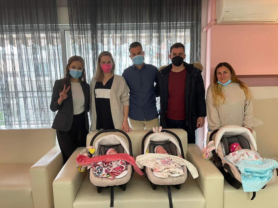 Τα νεογέννητα τρίδυμα από την Θεσσαλονίκη που έγραψαν ιστορία έκλεισαν ένα μήνα ζωής! 4 278750360 10160570999822923 8978602743712410415 n