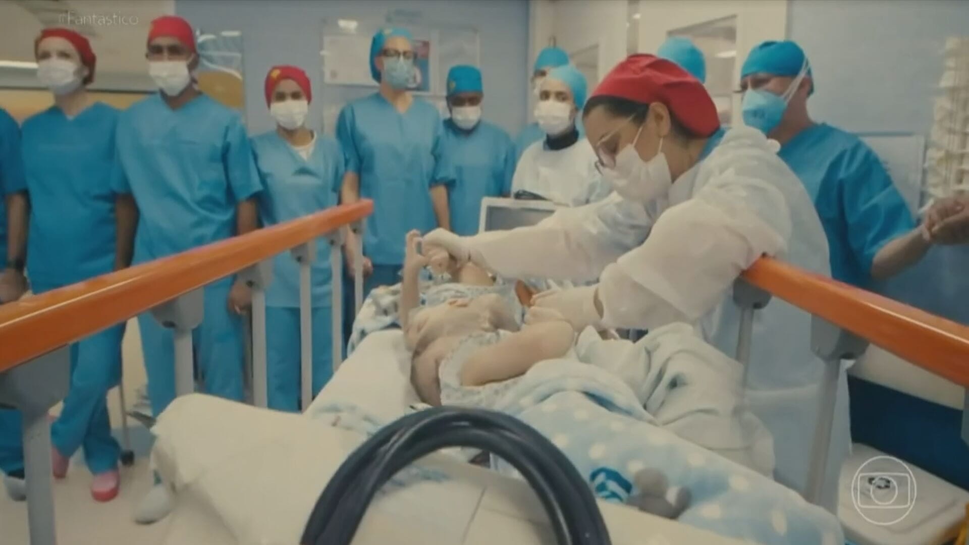 Επιτυχής διαχωρισμός δίδυμων σιαμαίων με ενωμένο εγκέφαλο - Η τρυφερή χειρονομία ύμνος στον δεσμό των διδύμων 3 DELTIO 21 2022 08 01 20.54.47 frame 80404