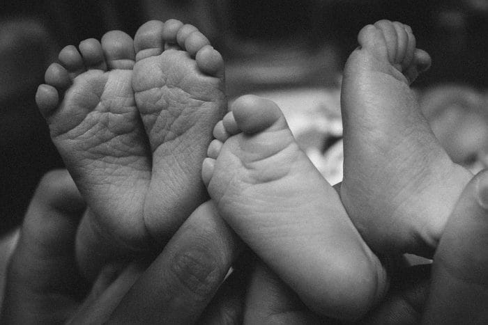 Γέφυρα ζωής για νεογέννητα δίδυμα – Κατεπείγουσα αεροδιακομιδή από την Κω στο ΠΑΓΝΗ 1 baby feet 6766907 960 720
