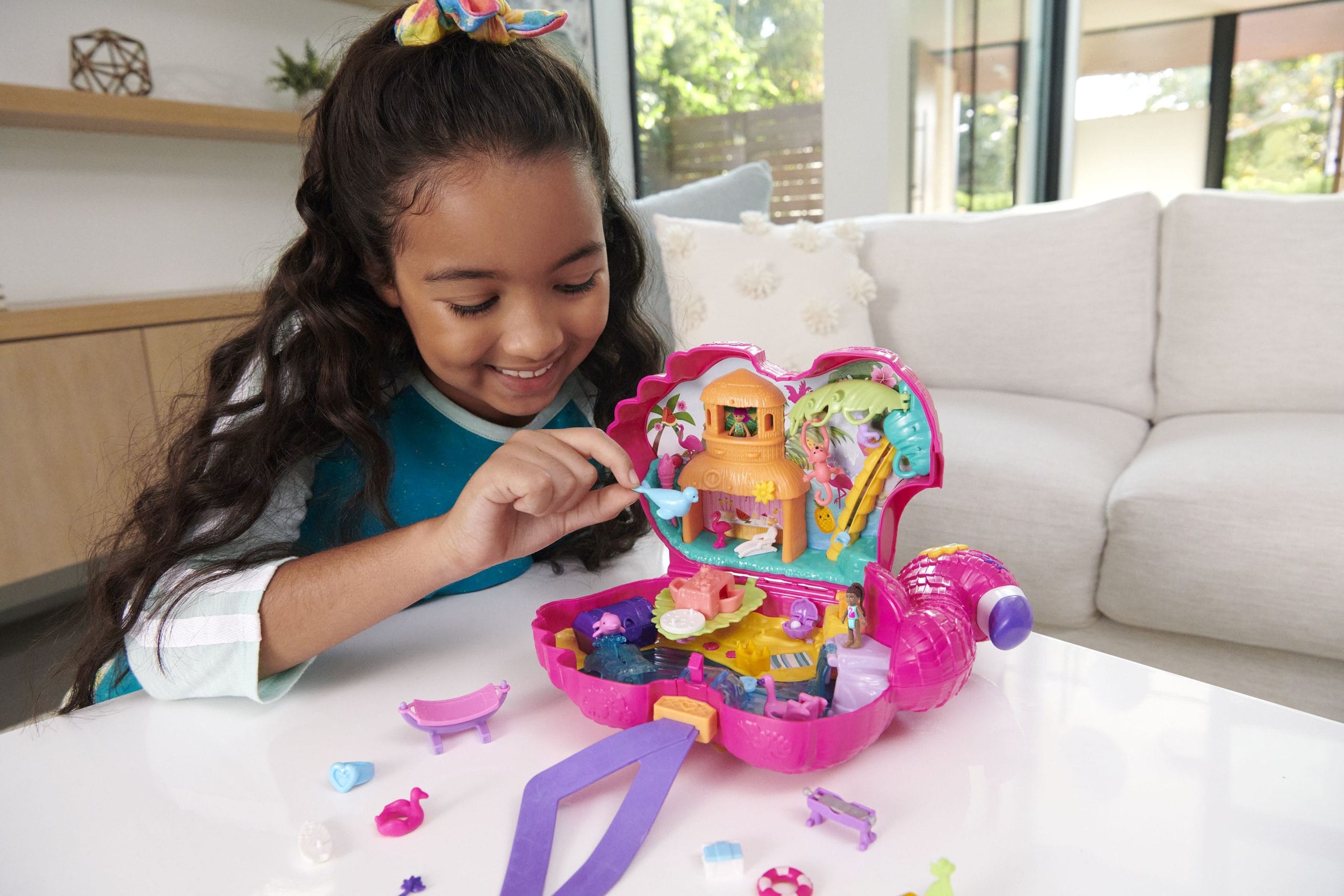 Τα πιο παιχνιδιάρικα Χριστούγεννα… από την Mattel! 2 Polly Pocket Φλαμίνγκο Πινιάτα Έκπληξη scaled