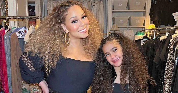 mariah careys daughter joins her for away in a manger duet in toronto 001