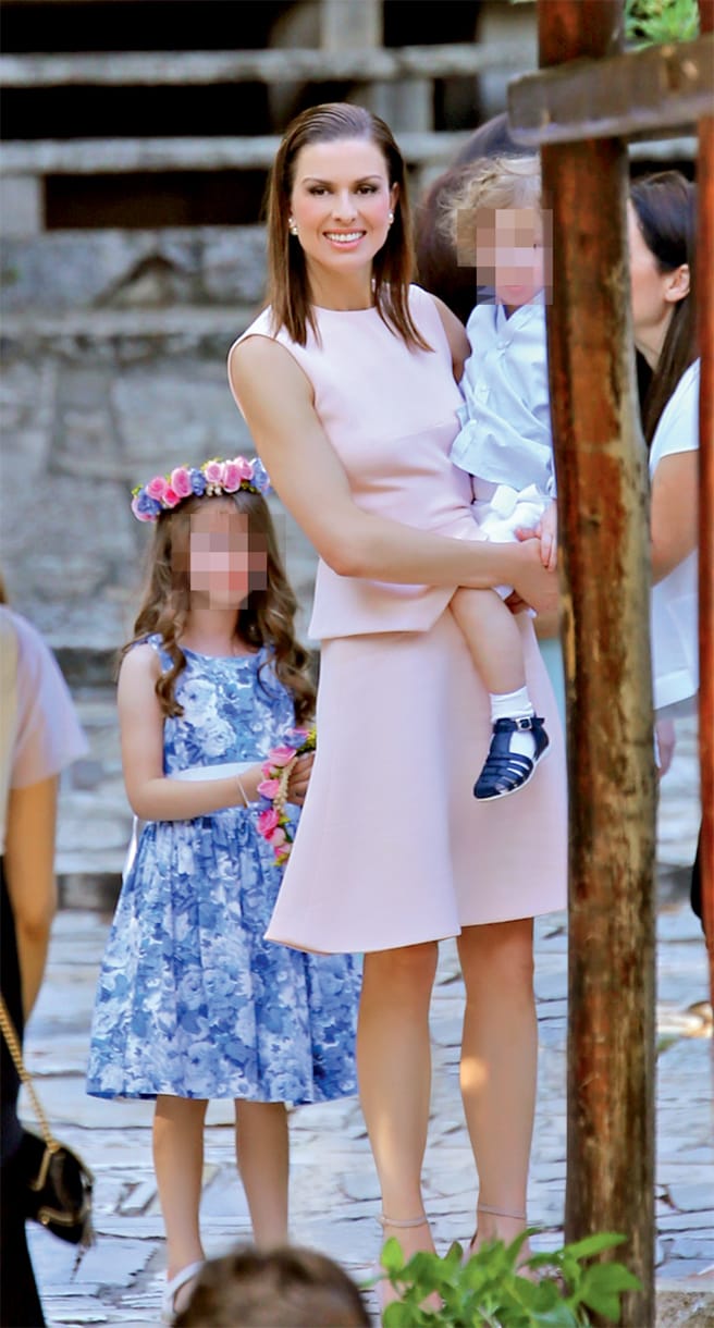 Η Τζίνα Αλιμόνου μιλά για την συνεπιμέλεια ως μαμά 4 παιδιών - κόρης και τριδύμων! (video) 2 p1bble5e7i1pd91ph91gqml891qot4 900