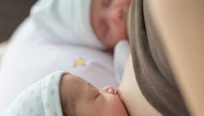 breastfeeding twins 1