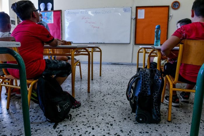 Πώς θα λειτουργήσουν την Τρίτη τα σχολεία στην Αττική - Σε ποιες περιοχές θα είναι κλειστά 3 sxoleio mathites aithousa 2048x1365 1