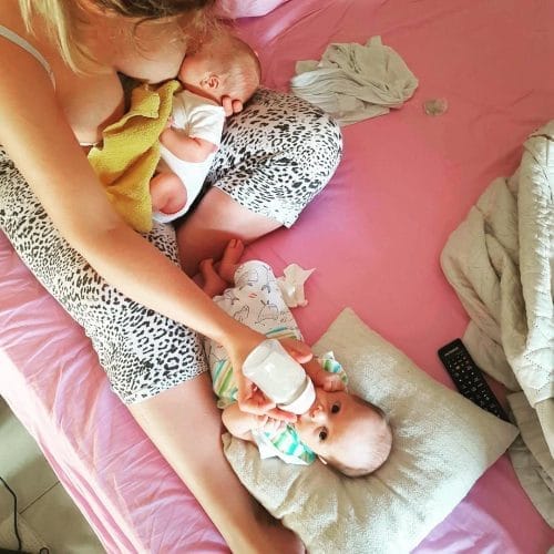 Υποκλινόμαστε στη μαμά που κάνει πατέντες για να ταΐσει ταυτόχρονα τα 40 ημερών διδυμάκια της 6 38207470 1119701851537945 871533767271907328 n