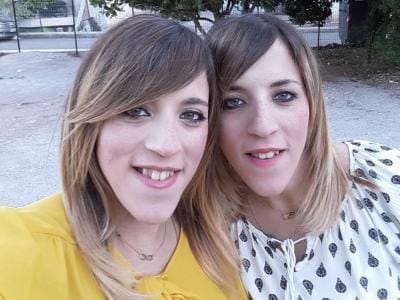 Οι δίδυμες Ελληνίδες δασκάλες που γέννησαν την ίδια μέρα με διαφορά....μιας ώρας! 1 2