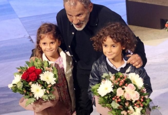 Ευτυχής διδυμομπαμπάς ο Σταύρος Ξαρχάκος: "Τα 7χρονα παιδιά μου είναι τα ομορφότερα ποιήματά μου" 13 ξαρχάκος δίδυμα 654x450 1