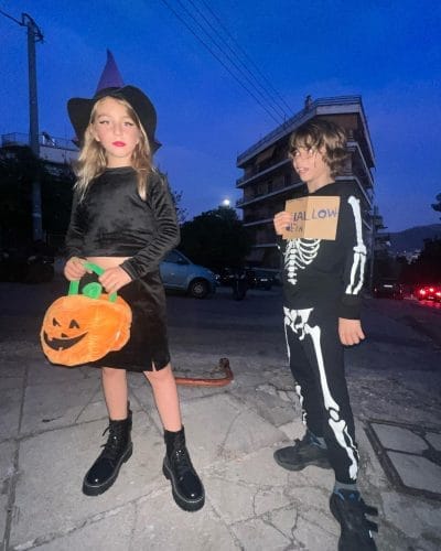 Τα δίδυμα των Ρέβη -Τότσικα γιόρτασαν το Halloween με τον πιο ανατρεπτικό τρόπο 10 395338728 18391114816016962 8607922594814191211 n