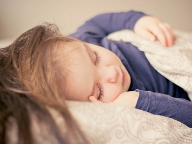Άφησε το παιδί να κουραστεί για να κοιμηθεί καλύτερα: Μύθος ή αλήθεια; Η παιδίατρος απαντά 3 baby 1151346 1280