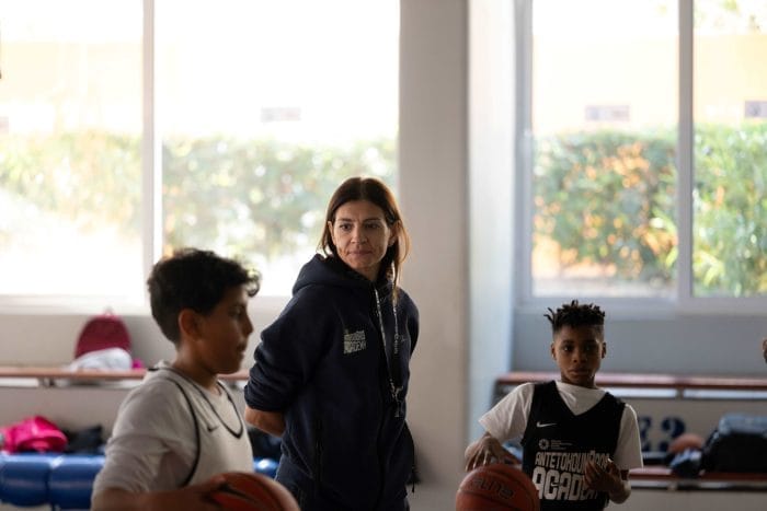 Το Charles Antetokounmpo Family Foundation και το Αμερικανικό Κολλέγιο στηρίζουν το μέλλον των νέων 3 Antetokounbros Academy 2