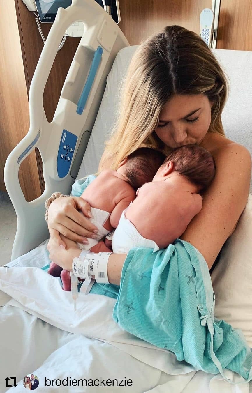 Η μέθοδος καγκουρό είναι πολύτιμη για την ανάπτυξη των πρόωρων διδύμων 1 kangaroo care