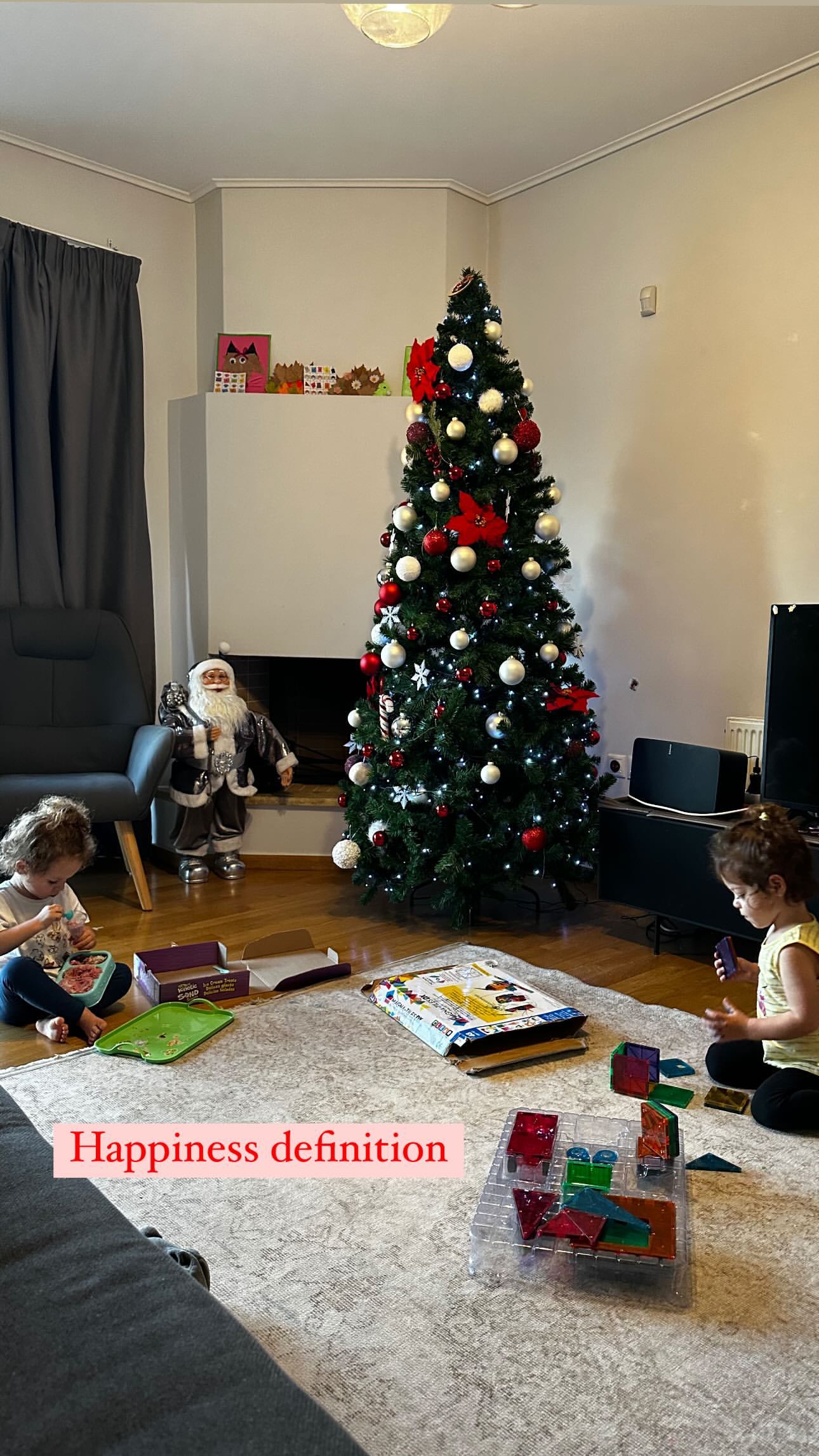 Μπόμπα: Οι δίδυμες ποζάρουν δίπλα στο χριστουγεννιάτικο δέντρο - Η αγαπημένη συνήθεια με τον μπαμπά Σάκη 1 411553299 1496708677571673 6424967947622374959 n