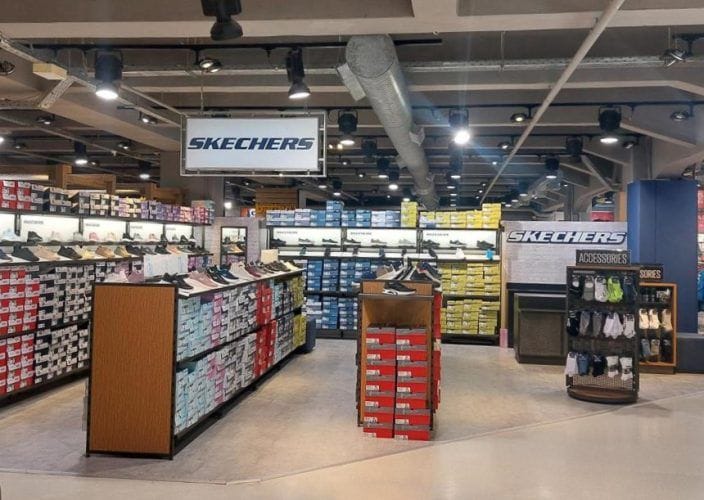 Τα Factory Outlet ενισχύουν την αθλητική κατηγορία με την είσοδο της Buzz Sneakers και της Skechers 2 FO Pireaus SKECHERS 2 704x500 1