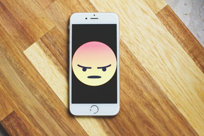 «Adolescence»: Τα τρομακτικά νοήματα πίσω από τα «αθώα» emojis που χρησιμοποιούν παιδιά και έφηβοι 6 pexels freestocks 987585