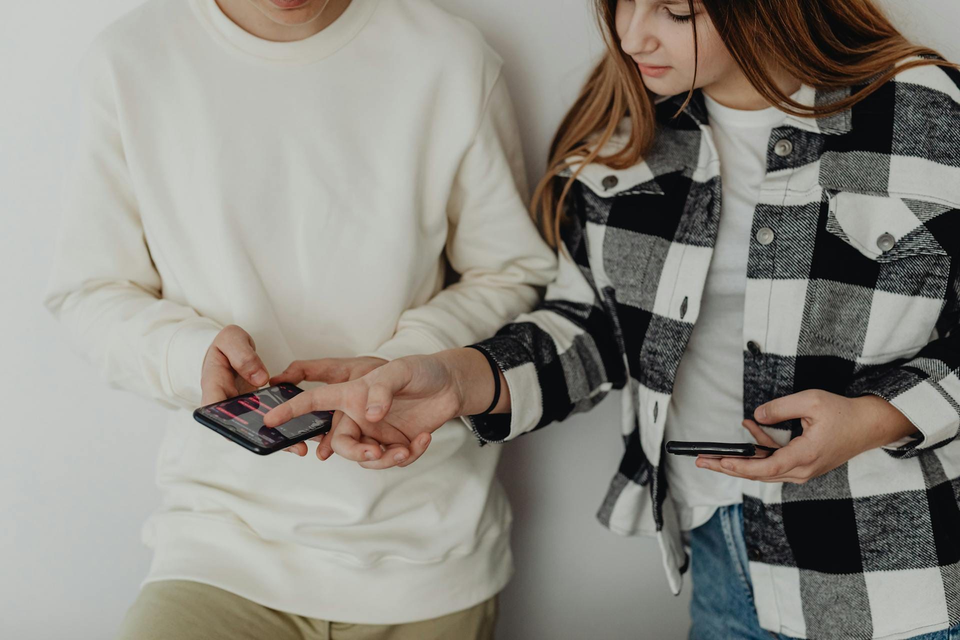 «Adolescence»: Τα τρομακτικά νοήματα πίσω από τα «αθώα» emojis που χρησιμοποιούν παιδιά και έφηβοι 1 pexels karolina grabowska 6255975