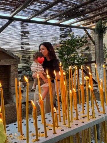 Αντιγόνη Κουλουκάκου: Η Ιουλία από τη «Γη της Ελιάς» αγκαλιά με τον γιο της – Η εξομολόγηση για το ταξίδι της μητρότητας 1 534430556 18517163218018133 1541523249520970577 n