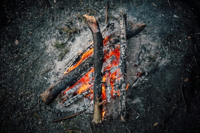 Τι να πούμε στα παιδιά για τις φωτιές 1 adrian infernus FrqphDltfAo unsplash