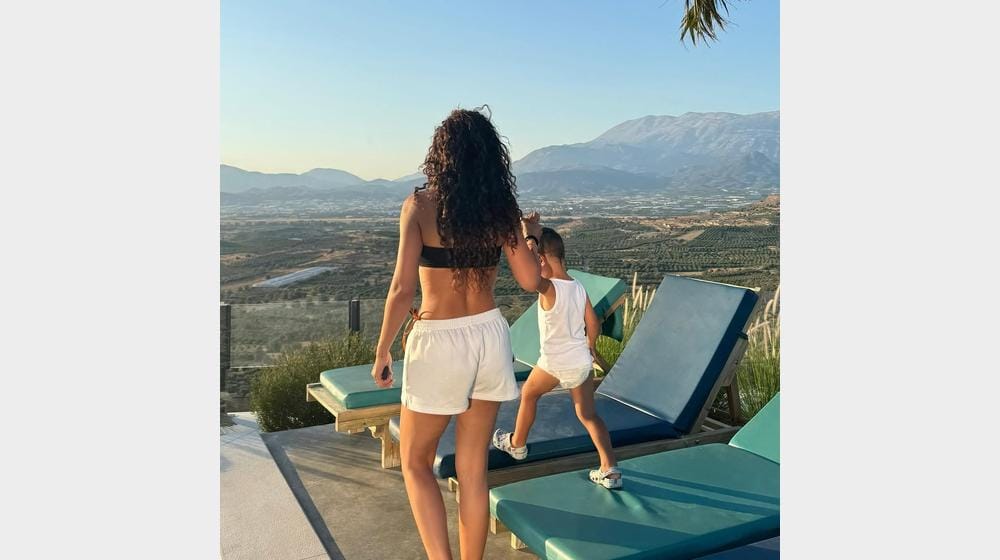 Ελένη Φουρέιρα: «Μπράβο στις γυναίκες που αποφασίζουν να είναι μόνο μαμάδες — αυτό είναι το πιο δύσκολο πράγμα» 2 SnapInsta.to 541532312 18528763636011975 7686522840868284655 n.27db30041a64bc5540bc42634cd7db6d