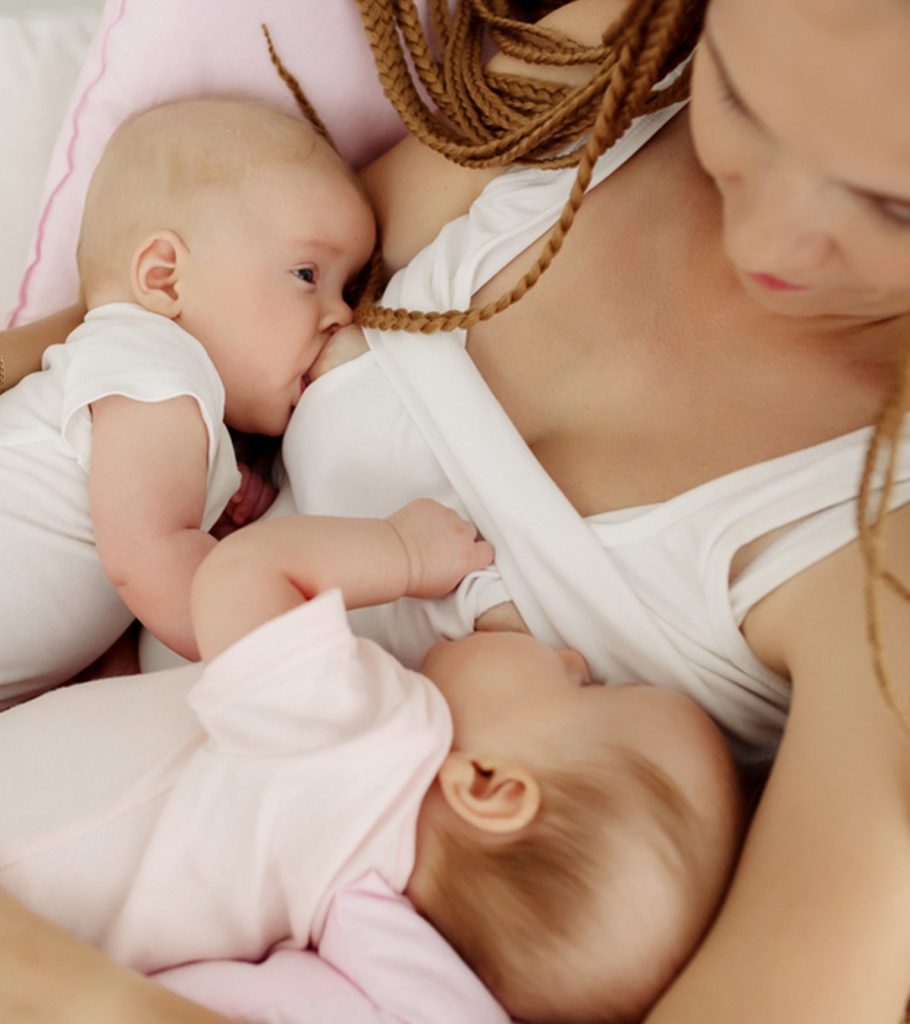 How To Breastfeed Twin 910x1024 1
