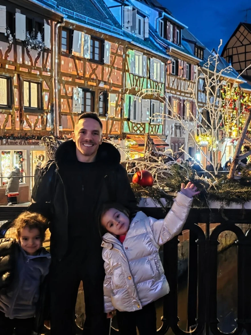 petrounias kores