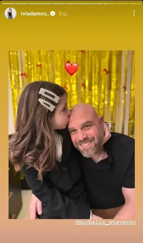Mini fashion icon η Ανατολή: Οι πόζες με τον μπαμπά Stavento και τη μαμά Ήβη Αδάμου (βίντεο) 1 AA1TnUqj
