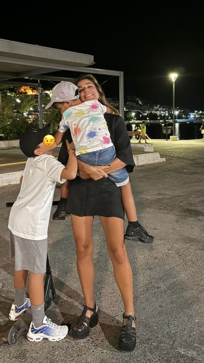 Κατερίνα Παπουτσάκη: Η δυναμική σχέση με τους γιους της- «Έχουμε χτίσει μια σχέση εμπιστοσύνης και αλήθειας.» 2 66b06f2b29d05