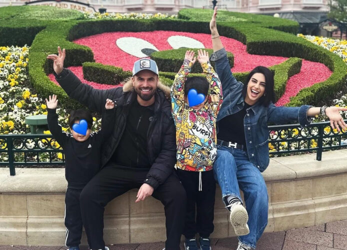 2009ecd8 papadopoulos disneyland