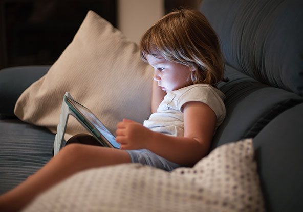 Screen time στα παιδιά: Τι δείχνει μελέτη 2,8 εκατ. παιδιών 1